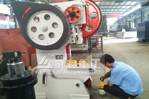 沖床廠家車間調試中